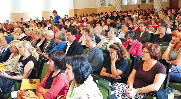  W naszej diecezji pracuje około 950 katechetów – świeckich, sióstr zakonnych i księży. 