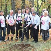  Tuż po posadzeniu lipy na kalwarii piekarskiej 