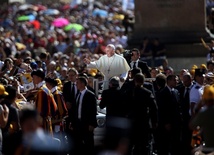 Wielkie powodzenie papieskich tweetów i audiencji