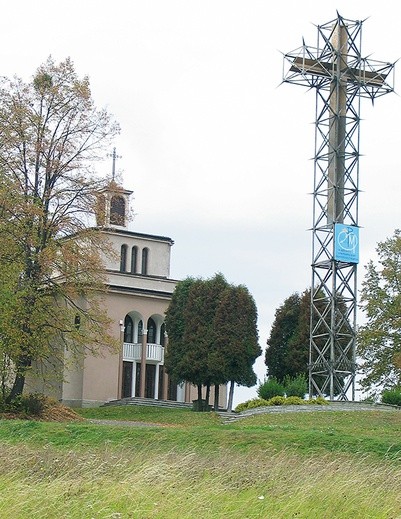 Kaplica i krzyż papieski