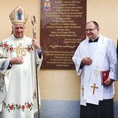  Biskup Ignacy wręczył dobrodziejom parafii Pierścienie św. Stanisława