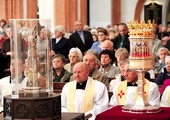 Procesja z relikwiami świętych Stanisława i Doroty to kilkunastoletnia tradycja we Wrocławiu  
