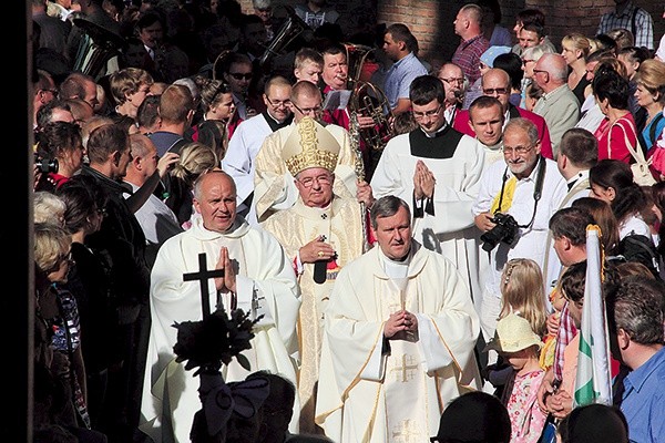 Na swarzewski odpust przybywają tłumnie pielgrzymi z północnej części Kaszub