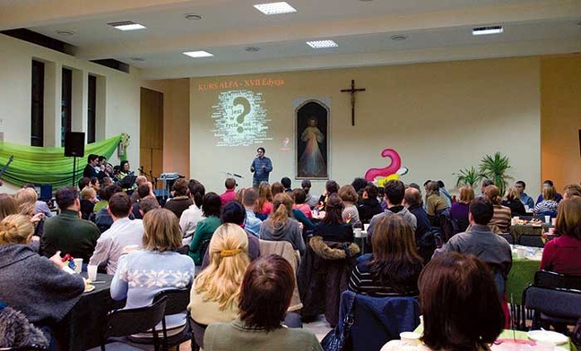 Kurs ALPHA dla studentów prowadzony przez akademicką wspólnotę „Woda Życia” przy parafii św. Jakuba w Warszawie. 