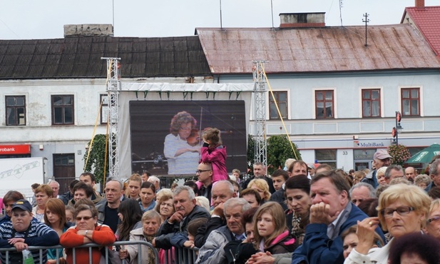 Skierniewicki rynek zapełnił się fanami muzyka