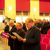  W konferencji w pierwszym dniu wzięli udział trzej biskupi (od prawej): Jan Kopiec, Gerard Kusz i Jan Wieczorek 