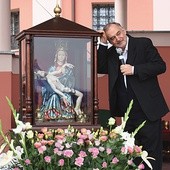 Ojcom w trakcie konferencji towarzyszyła skrzatuska Pieta. Zarówno o. Enrique, jak  i o. Antonello dużo mówili o miłości Maryi do każdego z ludzi