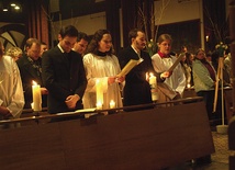 Alyana Abitova (z lewej) i Sandra Müller przyjęły chrzest podczas liturgii Wigilii Paschalnej  w tym roku 
