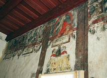 Na ścianach odkryto XVII-wieczne malowidła przedstawiające Chrystusa i apostołów
