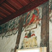 Na ścianach odkryto XVII-wieczne malowidła przedstawiające Chrystusa i apostołów