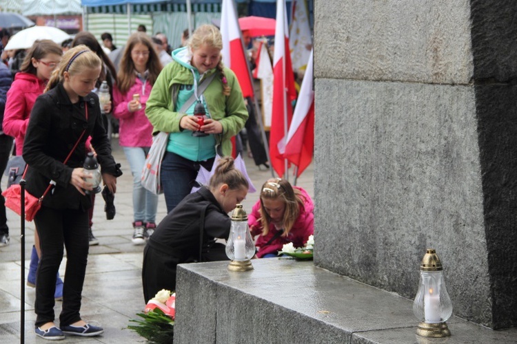 Odłonięcie pomnika poległych w Sochaczewie