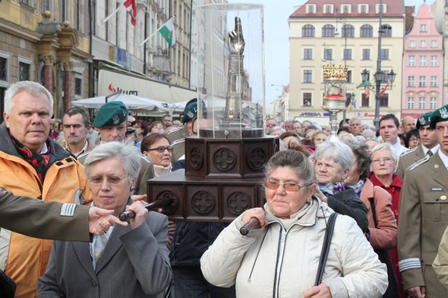 Procesja z relikwiami śś. Stanisława i Doroty