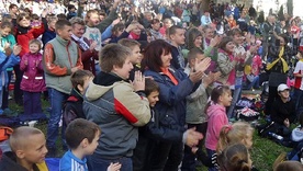 Około osiem tysięcy dzieci i młodzieży wypełniło plac przed sanktuarium św. Stanisława Kostki