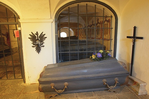 W podziemnej krypcie kościoła pw. Bożego Ciała stoją 102 trumny ze szczątkami Radziwiłłów