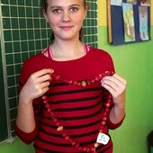 Od kilku lat uczniowie Gimnazjum nr 3 w Skierniewicach własnoręcznie wykonują różańce