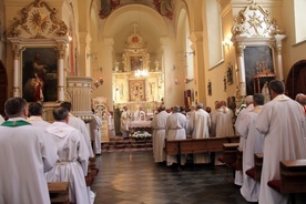 Księża z zachodniej części diecezji łowickiej modlili się w sanktuarium Matki Bożej w Głogowcu