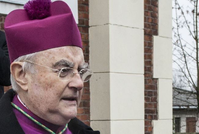 Abp Hoser odwołał kanclerza kurii