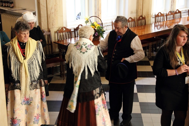 Finał konkursu krasomówczego - złożenie kwiatów i koncert