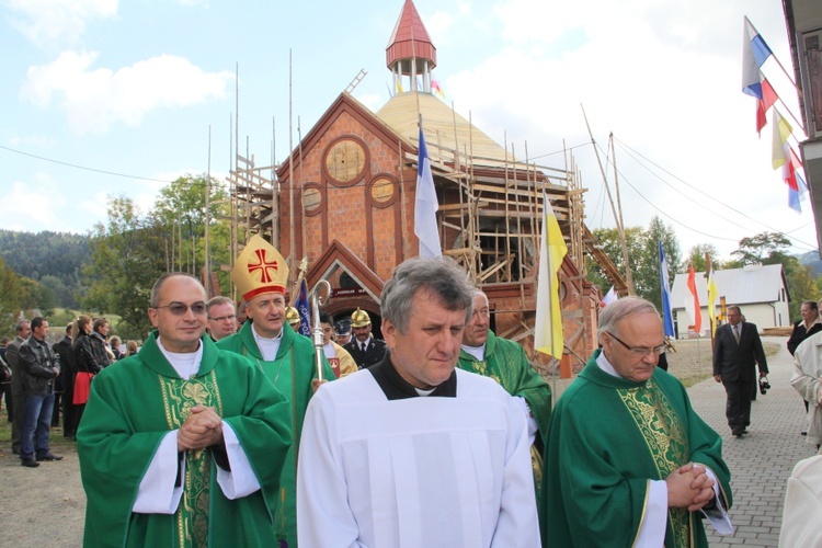 Śnietnica buduje kościół.