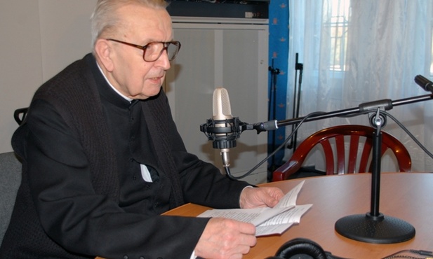 Bp Edward Materski przez wiele lat prowadził cykl katechez na antenie Radia AVE, a potem Radia Plus Radom