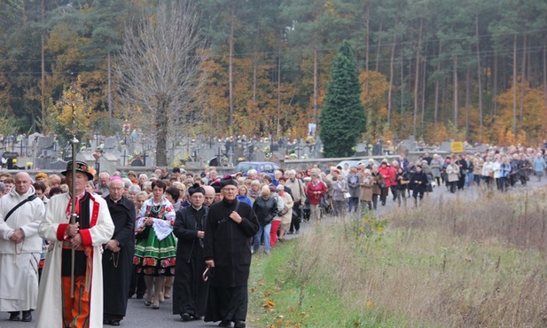 W pielgrzymce uczestniczyo kilka tysięcy osób