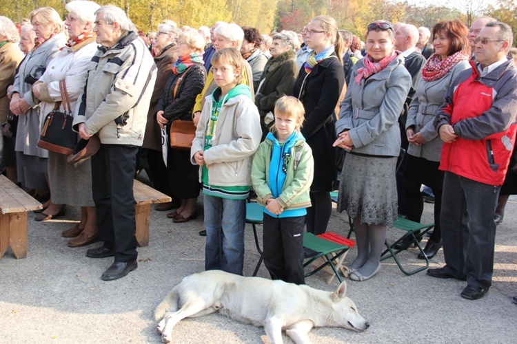 Msza św. na placu budowy nowej parafii w Skierniewicach