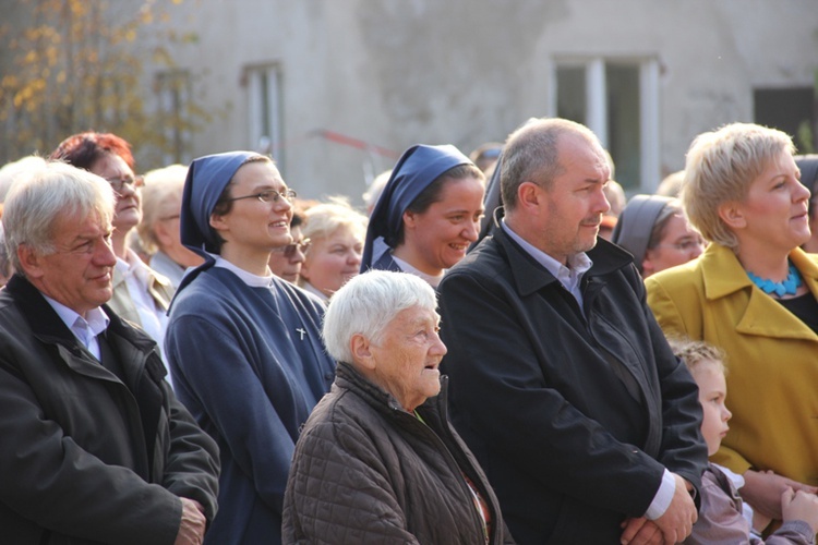 Msza św. na placu budowy nowej parafii w Skierniewicach