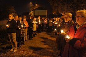 Msza św. za dzieci utracone zakończyła się procesją światła do Matki Bożej z Guadalupe