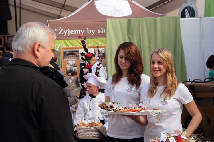 "Spotkania przy stole - łączy nas chleb"