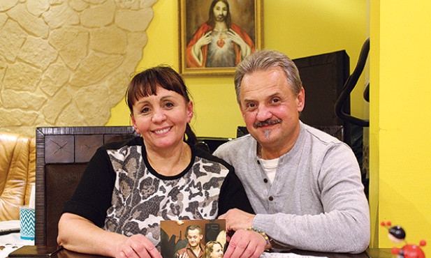 Dorota i Zdzisław Koperscy od wielu miesięcy nie widzieli syna. Są jednak szczęśliwi, bo wiedzą, że wraca do życia