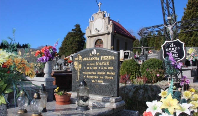 Grób wizjonerki Julianny na cmentarzu w Szczyrku