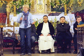  Iwona Lary podczas głoszenia katechezy w Świdnicy
