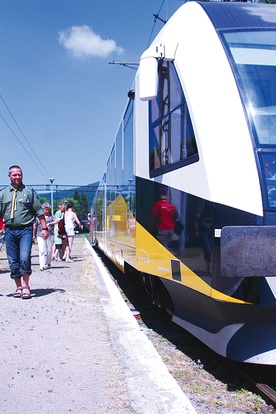 Pociąg relacji Szklarska Poręba Górna–Harrachov. Prawdopodobnie to połączeniu uratowało lokalne szlaki kolejowe, które teraz się rozbudowują