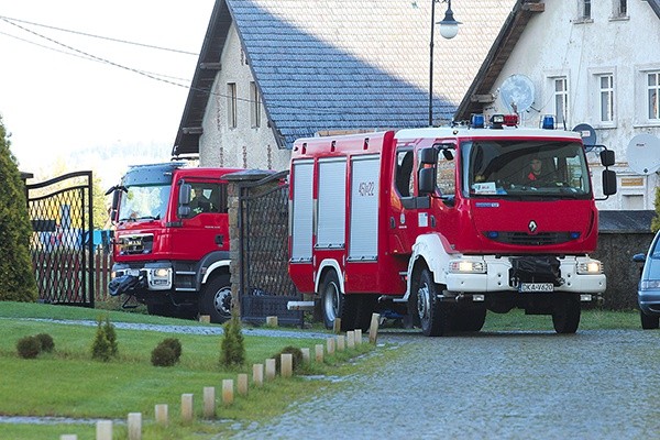 Dzięki ćwiczeniom strażacy wiedzą już, że brama wjazdowa opactwa jest bardzo wąska i jest spory problem,  aby przez nią przejechać