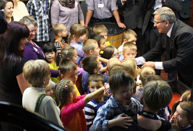 Bronisław Komorowski w Muzeum Papiernictwa