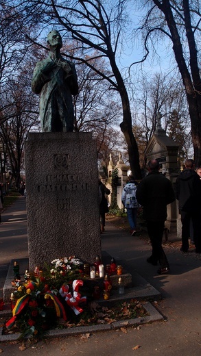 Uroczystość Wszystkich Świętych na cmentarzu Rakowickim