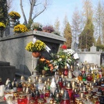 1 listopada na cmentarzu Rakowickim i Salwatorskim