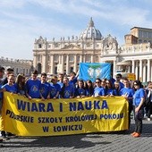 W napiętym programie  było zwiedzanie bazyliki  św. Piotra i spotkanie z papieżem Franciszkiem