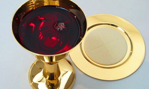 80 batów za użycie mszalnego wina podczas liturgii