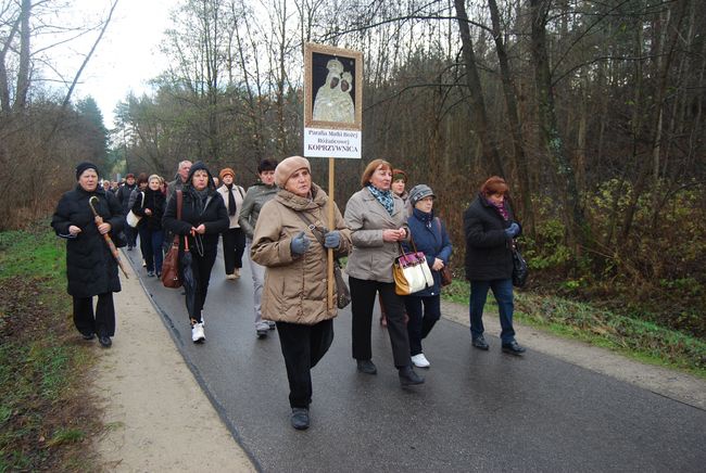 Pielgrzymowanie pośród figur 