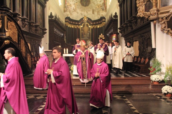 Msza św. w intencji zmarłych biskupów