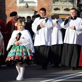 Procesja z relikwiami św. Wiktorii przeszła ulicami Łowicza