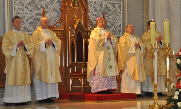 Bp Henryk Tomasik w radomskiej katedrze przewodniczył Mszy św. w intencji Ojczyzny