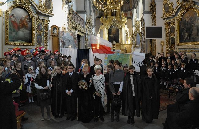 Spektakl przygotowany przez nauczycieli i uczniów z Publicznej Szkoły Podstawowej nr 4 bardzo się spodobał obecnym w pułtuskiej kolegiacie