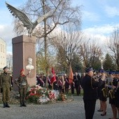 Uroczystości patriotyczne pod pomnikiem Niepodległości w Skierniewicach