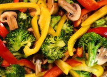 Bardzo ważną rolę w profilaktyce nowotworów odgrywa dieta bogata w warzywa i owoce