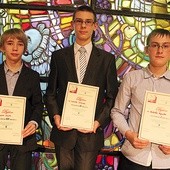  Laureatami tym razem zostali: (od lewej) Kacper Depta z Gorzowa Wlkp. (III miejsce), Hubert Wulbach z Chwalęcic (II miejsce) i Michał Łysak z Zielonej Góry (I miejsce)