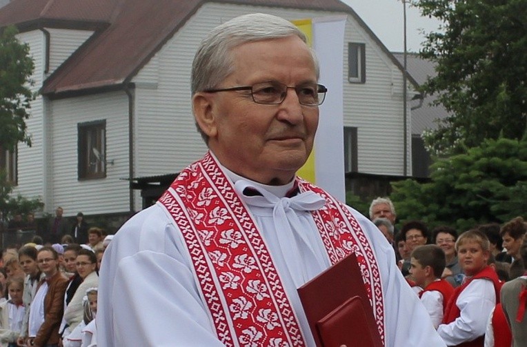 Ksiądz ze Srebrną Cieszynianką