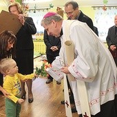  Podziękowanie dla bp. Jana Kopca w Żłobku Dzieciątka Jezus