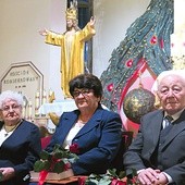 Dr Franciszek Maga wraz  z nominowanymi do nagrody Joanną Surzycką i Zofią Lamers